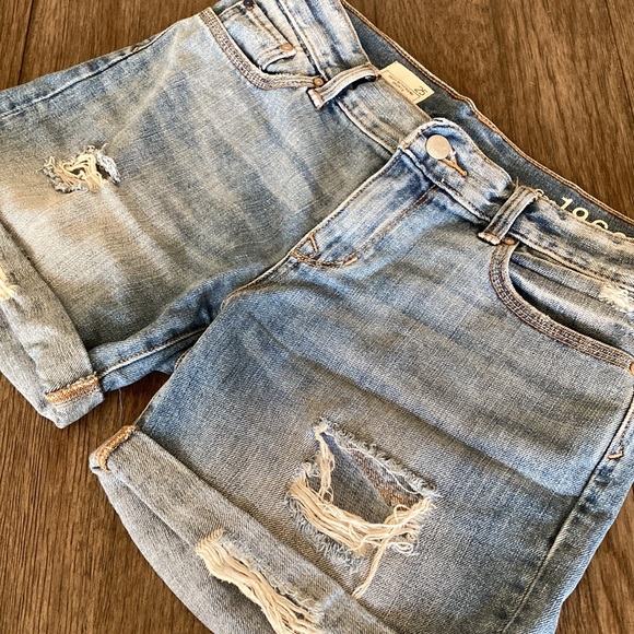 NWOT •GAP Sexy Boyfriend Distressed Denim Classic Jean Shorts • Mid Rise • HP🎉 - Picture 8 of 16